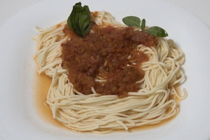 Tallarines finos al Huevo con salsa Tuco