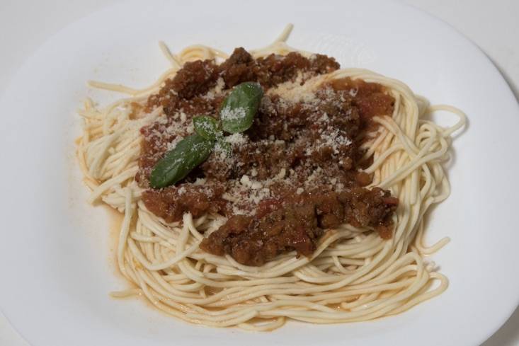 Tallarines Finos al Huevo con salsa Bolognesa